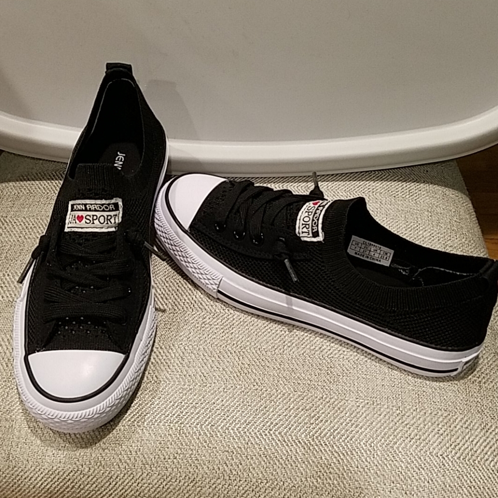 Brand new Jenn Ardor Women's slip on sneakers